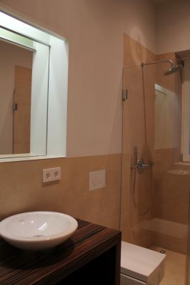 Abbildung: Gäste-WC mit Dusche