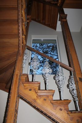 Abbildung: Treppenhaus einer sanierten, denkmalgeschützte Villa