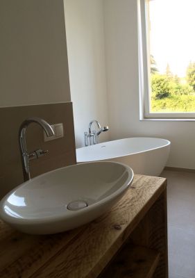 Abbildung: Formschön und schlicht - zeitloses Baddesign.