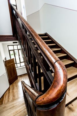 Abbildung: Treppenhaus im sanierten Altbau