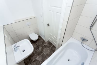 Abbildung: moderne Badgestaltung im sanierten Altbau